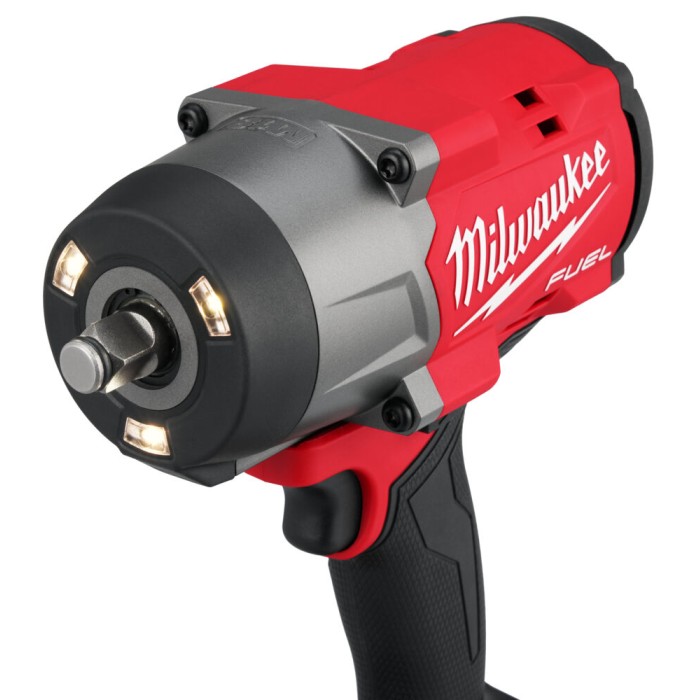 Гайковерт акумуляторний безщітковий 1/2'' MILWAUKEE, M18 FHIW2F12-0, 2034Нм, з кільцем (каркас, картонне пакування) Гайковерт акумуляторний безщітковий 1/2'' MILWAUKEE, M18 FHIW2F12-0, 2034Нм, з кільцем (каркас, картонне пакування)