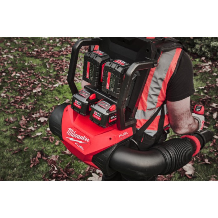 Повітродувка ранцева акумуляторна безщіткова MILWAUKEE, M18 F2BPB-124 (2х18В) (зарядний пристрій M12-18 FC, 4 акумулятори М18 FВ Повітродувка ранцева акумуляторна безщіткова MILWAUKEE, M18 F2BPB-124 (2х18В) (зарядний пристрій M12-18 FC, 4 акумулятори М18 FВ