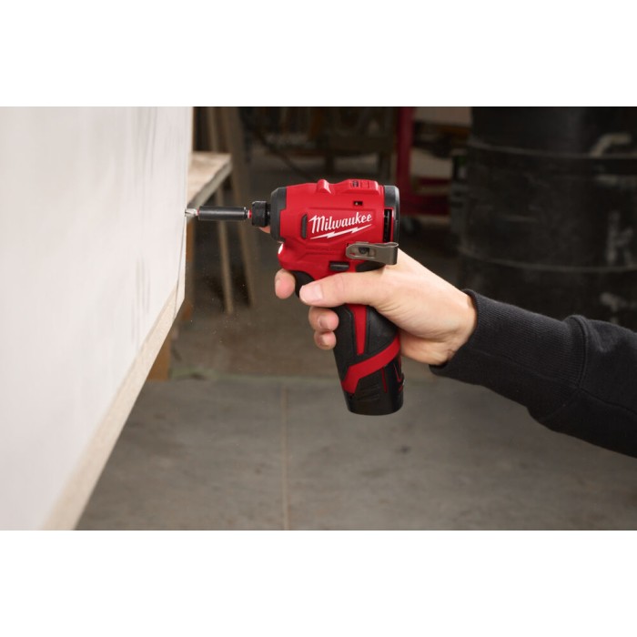 Шуруповерт ударний акумуляторний безщітковий 1/4'' HEX MILWAUKEE, M12 BLIDRC-0, 124Нм (каркас, кліпса для ременя, картонне пакув Шуруповерт ударний акумуляторний безщітковий 1/4'' HEX MILWAUKEE, M12 BLIDRC-0, 124Нм (каркас, кліпса для ременя, картонне пакув