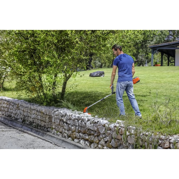 Газонокосарка-робот HUSQVARNA AM 420 (9676731-11) Газонокосарка-робот HUSQVARNA AM 420 (9676731-11)