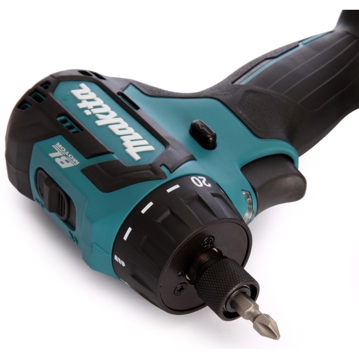 Акумуляторний шуруповерт MAKITA DF032DWME Акумуляторний шуруповерт MAKITA DF032DWME