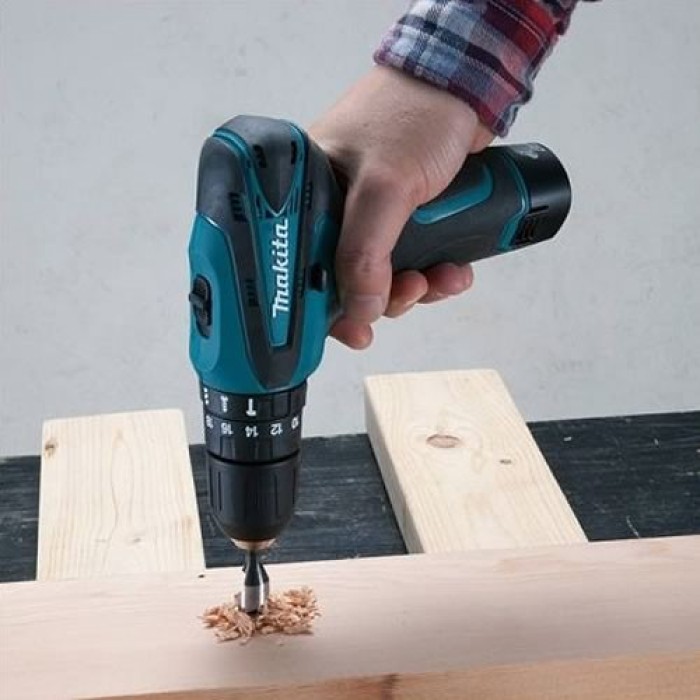 Акумуляторний шуруповерт MAKITA HP330DZ (без акумулятора) Акумуляторний шуруповерт MAKITA HP330DZ (без акумулятора)