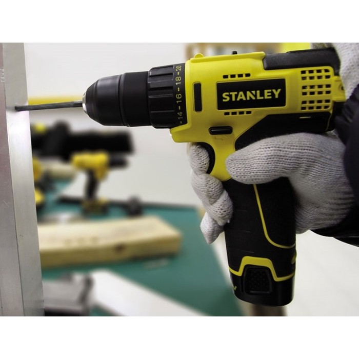 Акумуляторний шуруповерт STANLEY STCD1081B2 Акумуляторний шуруповерт STANLEY STCD1081B2