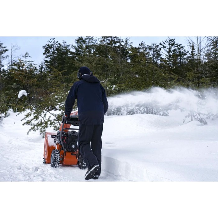 Сніговідкидач HUSQVARNA ST 124 (9704493-02) Сніговідкидач HUSQVARNA ST 124 (9704493-02)