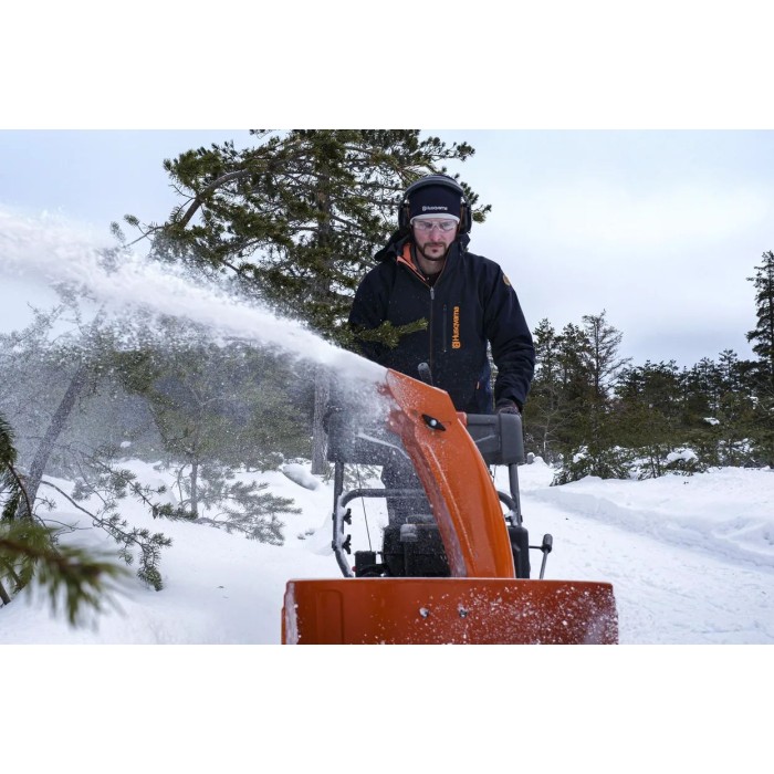 Сніговідкидач HUSQVARNA ST 124 (9704493-02) Сніговідкидач HUSQVARNA ST 124 (9704493-02)