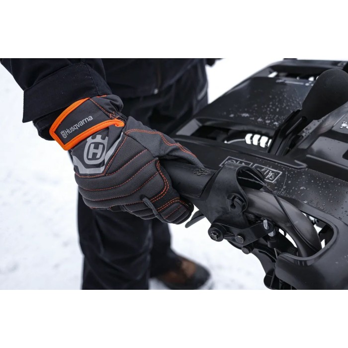 Сніговідкидач HUSQVARNA ST 124 (9704493-02) Сніговідкидач HUSQVARNA ST 124 (9704493-02)