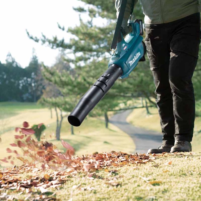 Акумуляторний повітродувний пристрій MAKITA XGT 40 V MAX UB001GZ Акумуляторний повітродувний пристрій MAKITA XGT 40 V MAX UB001GZ